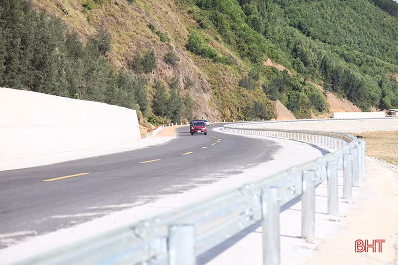 Ngắm tuyến đường ven biển Hà Tĩnh trước ngày “về đích”