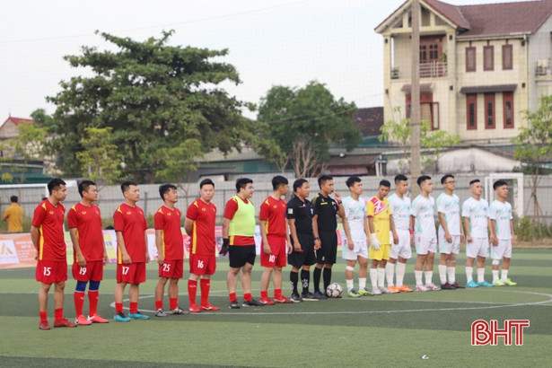 8 đội bóng đá nam tranh cúp Hào Quang 2022