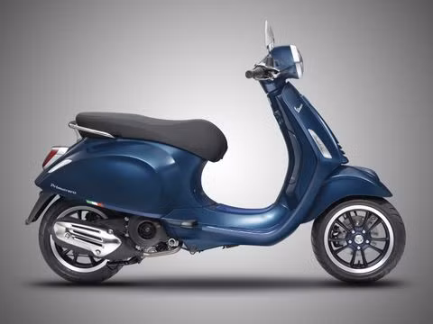 Vespa Sprint và Vespa Primavera “khoác áo mới” sống động đón hè 2022