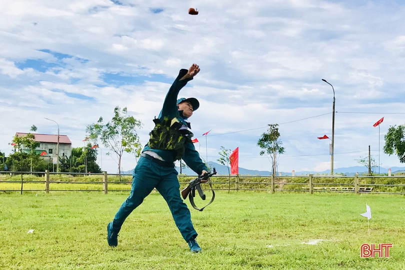 Hội thao trung đội dân quân cơ động cụm 4 ở Hương Sơn