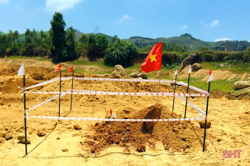 Thi công đập ở huyện Kỳ Anh, phát hiện quả bom nặng hơn 200 kg