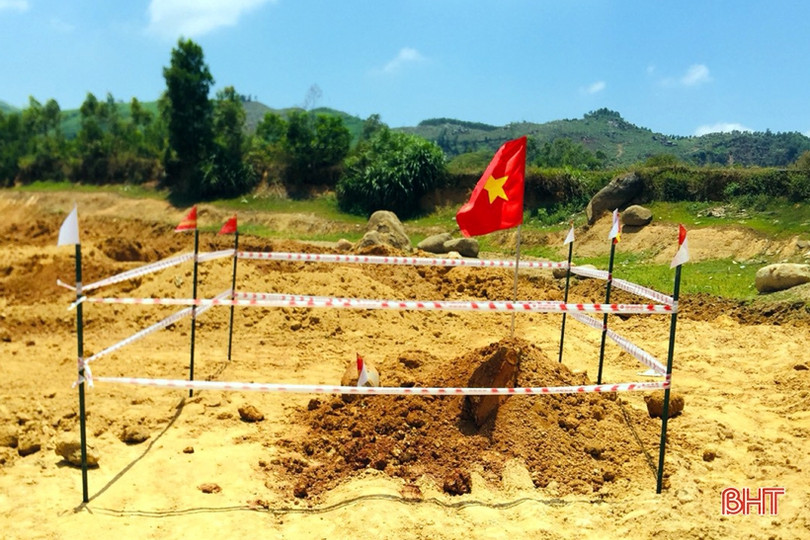 Thi công đập ở huyện Kỳ Anh, phát hiện quả bom nặng hơn 200 kg