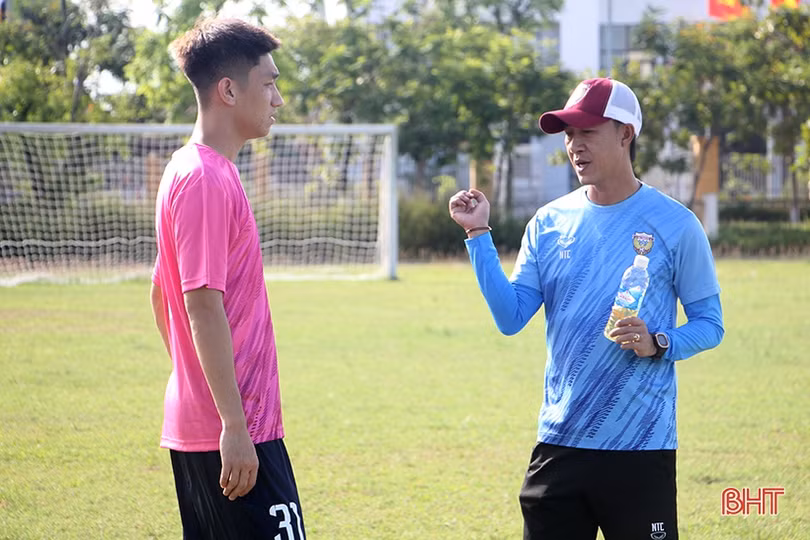 Tiền vệ Nguyễn Trọng Đại có buổi tập đầu tiên cùng đồng đội Hồng Lĩnh Hà Tĩnh