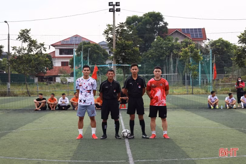 Khởi tranh Giải Bóng đá nam phong trào TP Hà Tĩnh mở rộng năm 2022