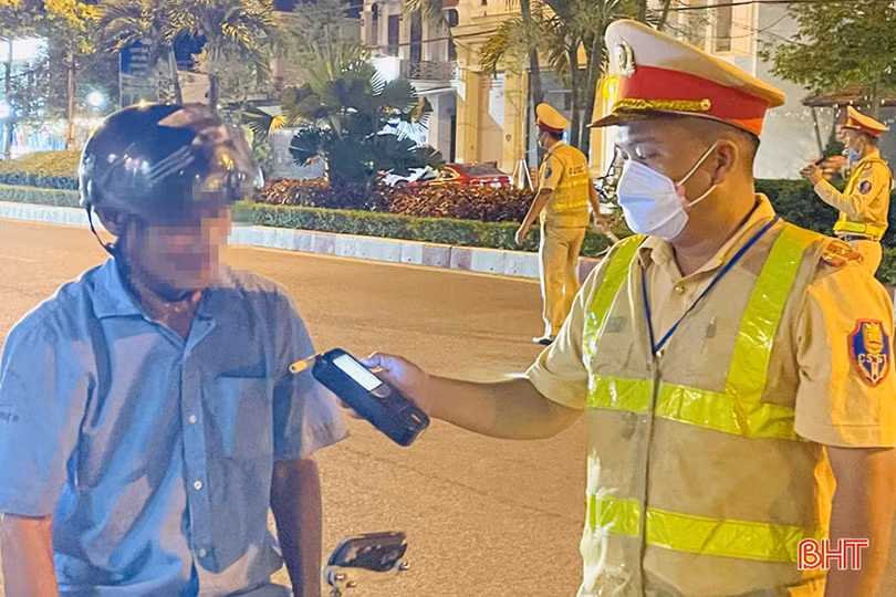 Công an TP Hà Tĩnh “mạnh tay” xử lý lái xe vi phạm nồng độ cồn