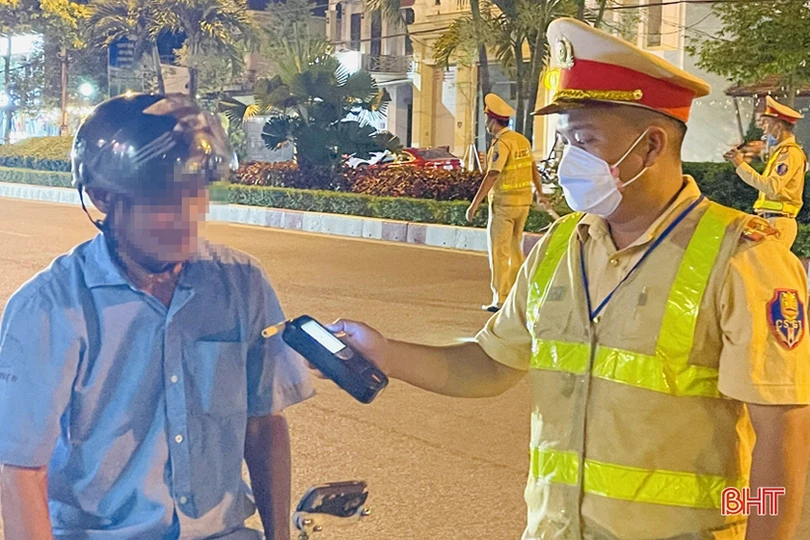 Công an TP Hà Tĩnh “mạnh tay” xử lý lái xe vi phạm nồng độ cồn