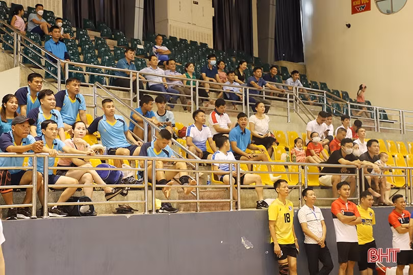 16 đội thi đấu tham gia Giải Bóng chuyền Khối Kinh tế - Kỹ thuật Hà Tĩnh năm 2022