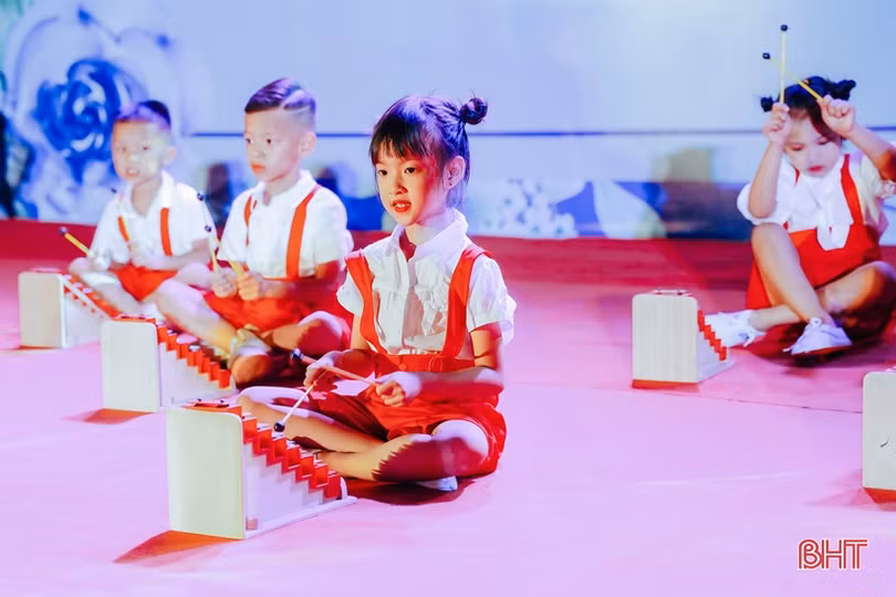 Trường Mầm non Trung Kiên trao chứng chỉ hoàn thành bậc học mầm non cho gần 100 học sinh