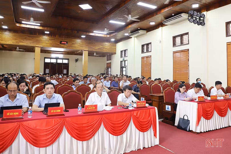 Cử tri TP Hà Tĩnh, Cẩm Xuyên mong sớm có giải pháp bình ổn giá, hỗ trợ phát triển sản xuất