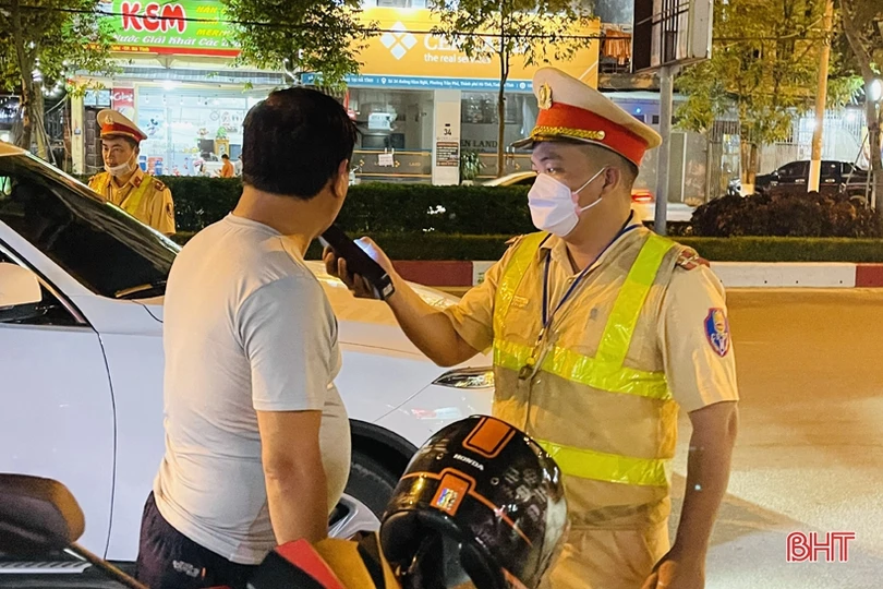 Công an TP Hà Tĩnh “mạnh tay” xử lý lái xe vi phạm nồng độ cồn