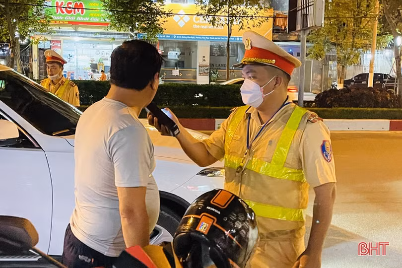 Công an TP Hà Tĩnh “mạnh tay” xử lý lái xe vi phạm nồng độ cồn