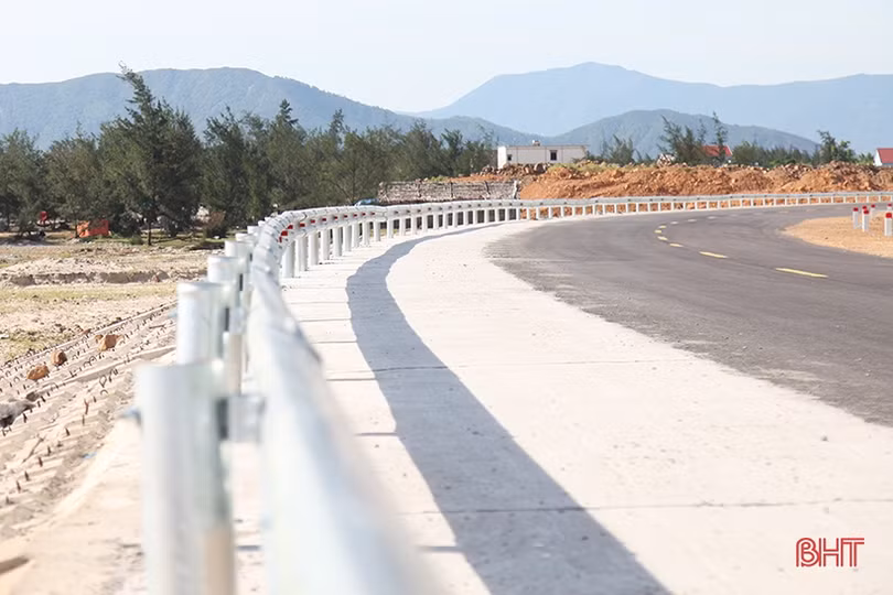 Ngắm tuyến đường ven biển Hà Tĩnh trước ngày “về đích”