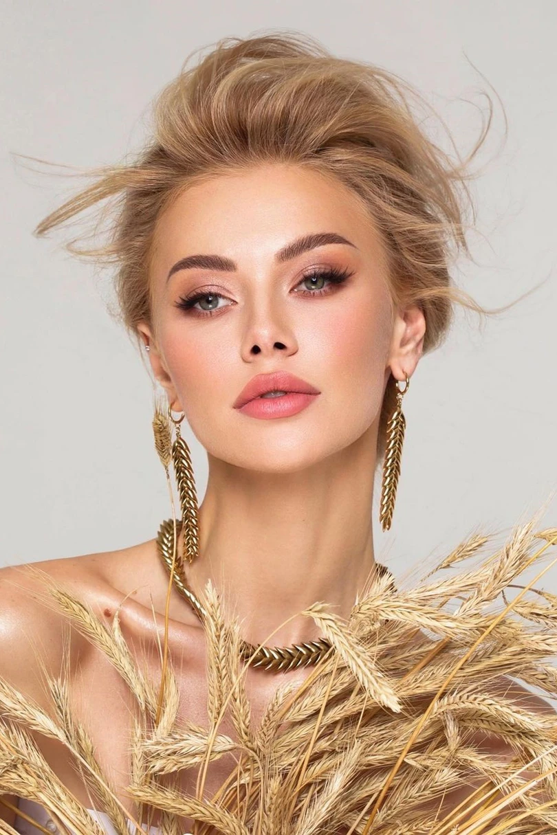 Vẻ đẹp tân Hoa hậu Hoàn vũ Ukraine