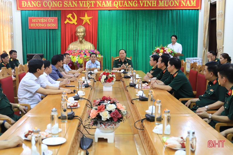 Tổng cục Công nghiệp Quốc phòng trao hỗ trợ Quỹ Đền ơn đáp nghĩa Hương Sơn