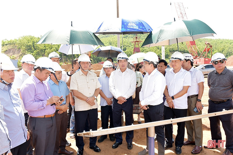 Đoàn công tác tỉnh Savannakhet thăm cảng Vũng Áng và Formosa Hà Tĩnh