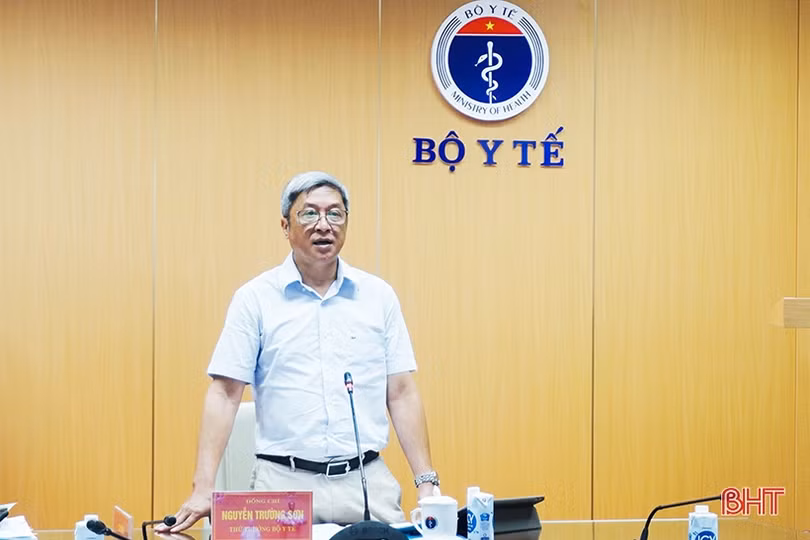 Cán bộ y tế Hà Tĩnh được bổ cứu kiến thức điều trị sốt xuất huyết từ Bộ Y tế