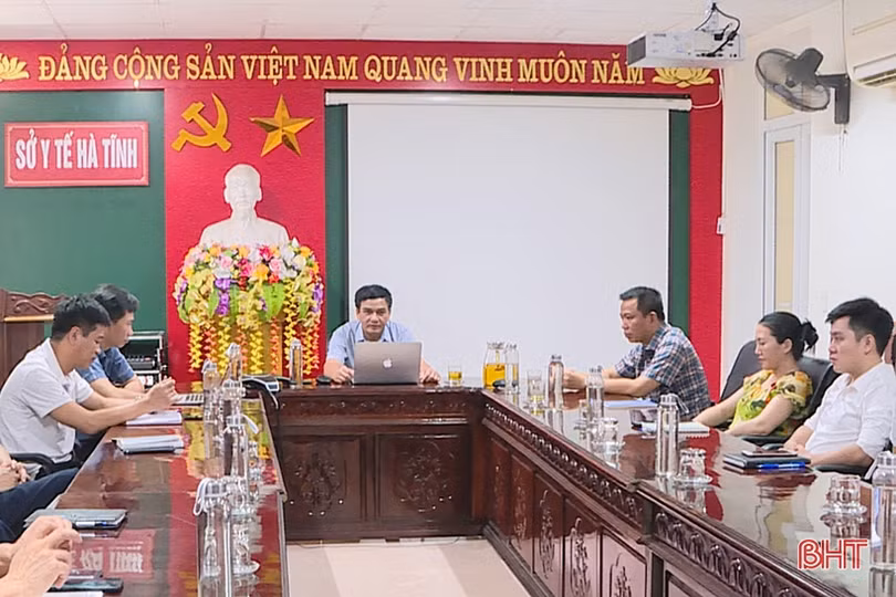 Cán bộ y tế Hà Tĩnh được bổ cứu kiến thức điều trị sốt xuất huyết từ Bộ Y tế