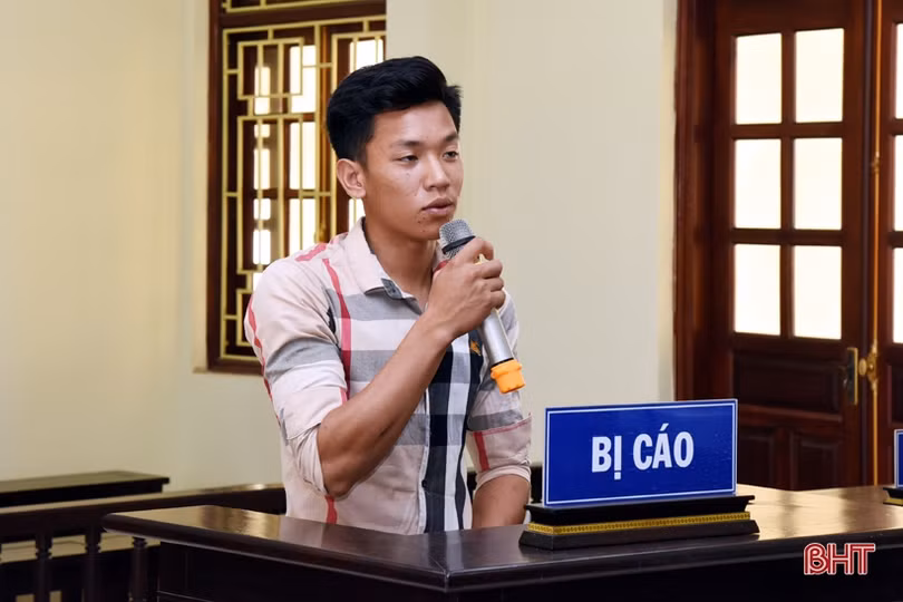 Buôn bán pháo nổ, 3 thanh niên lĩnh 37 tháng tù
