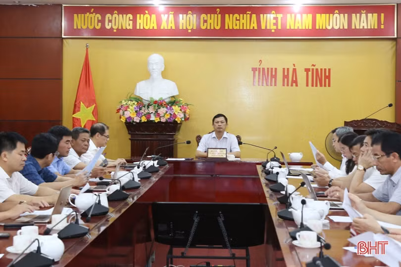 Phó Thủ tướng Vũ Đức Đam: Không để thiếu thuốc, vật tư gây ảnh hưởng công tác phòng chống dịch, khám chữa bệnh