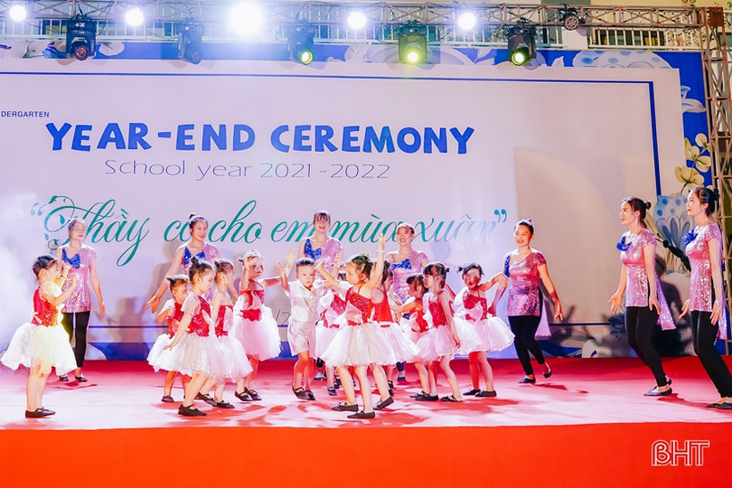 Trường Mầm non Trung Kiên trao chứng chỉ hoàn thành bậc học mầm non cho gần 100 học sinh