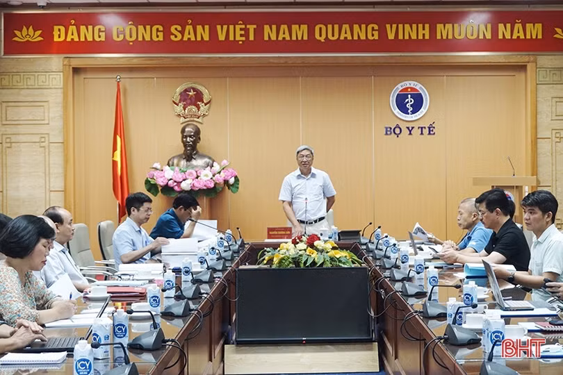 Cán bộ y tế Hà Tĩnh được bổ cứu kiến thức điều trị sốt xuất huyết từ Bộ Y tế