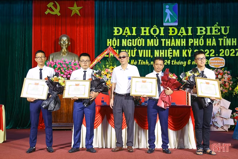 Hội viên người mù TP Hà Tĩnh không ngừng vươn lên, hòa nhập cộng đồng
