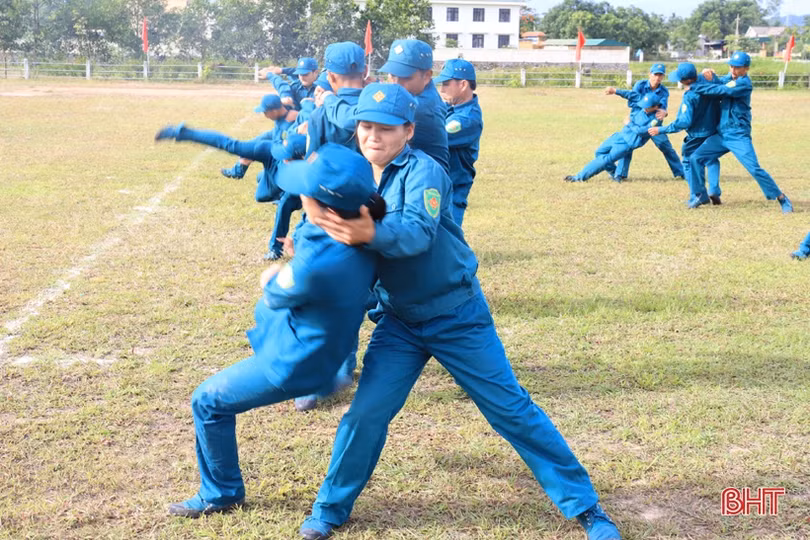 Hội thao trung đội dân quân cơ động cụm 4 ở Hương Sơn