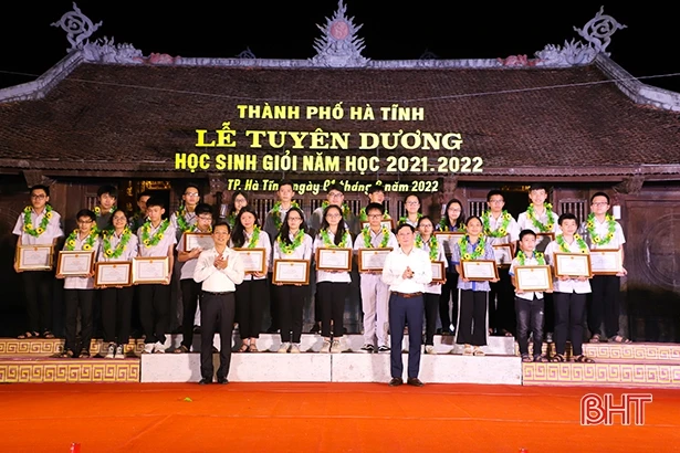 Làm đẹp thêm hình ảnh người Thành Sen thời đại mới