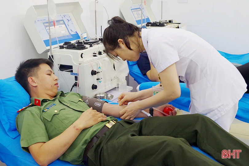 2 cán bộ ở Can Lộc kịp thời hiến máu cứu sản phụ