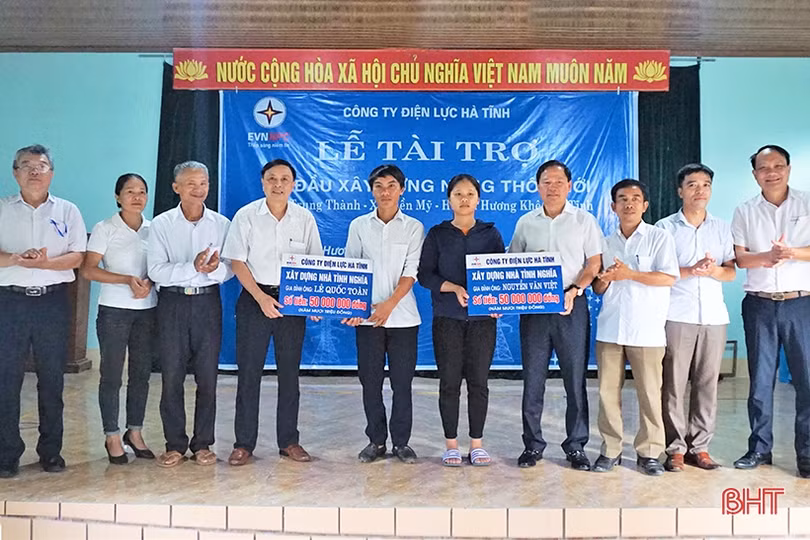 Điện lực Hà Tĩnh hỗ trợ vùng “rốn lũ” Hương Khê 560 triệu đồng xây khu dân cư mẫu