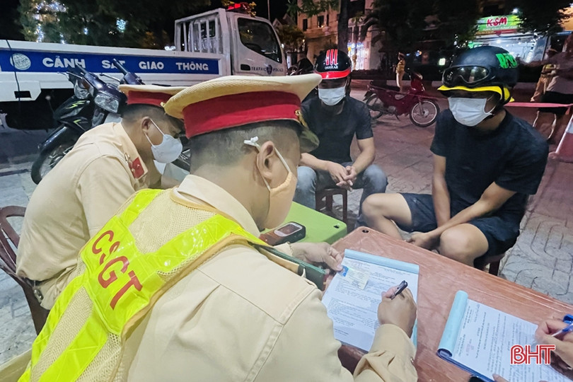 Công an TP Hà Tĩnh “mạnh tay” xử lý lái xe vi phạm nồng độ cồn ảnh 7 Công an TP Hà Tĩnh “mạnh tay” xử lý lái xe vi phạm nồng độ cồn