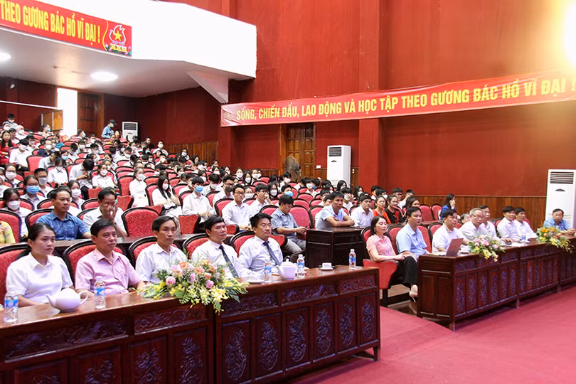 Nghi Xuân tuyên dương 191 học sinh giỏi năm học 2021 - 2022
