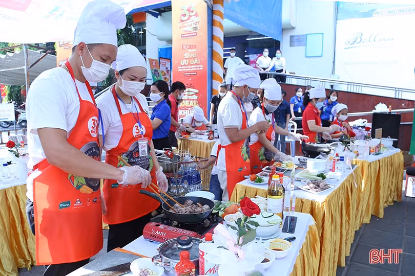 12 gia đình trổ tài nấu ăn nhân Ngày Gia đình Việt Nam tại Hà Tĩnh
