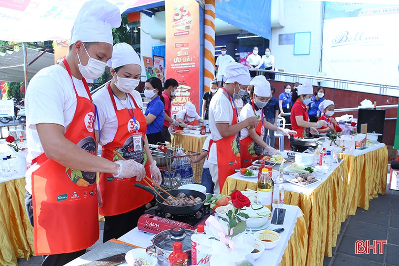12 gia đình trổ tài nấu ăn nhân Ngày Gia đình Việt Nam tại Hà Tĩnh