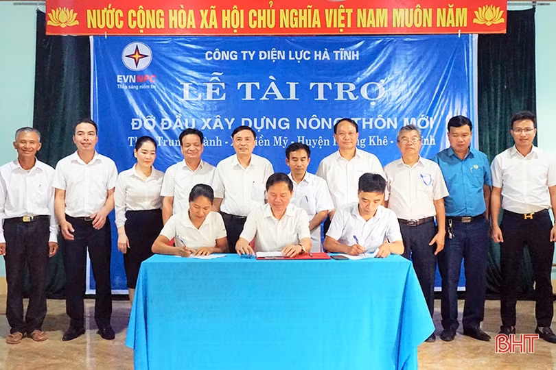 Điện lực Hà Tĩnh hỗ trợ vùng “rốn lũ” Hương Khê 560 triệu đồng xây khu dân cư mẫu