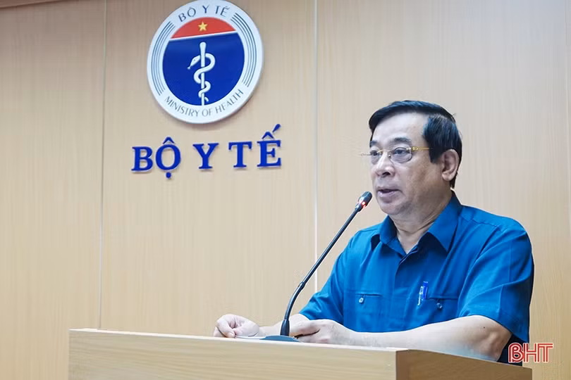 Cán bộ y tế Hà Tĩnh được bổ cứu kiến thức điều trị sốt xuất huyết từ Bộ Y tế