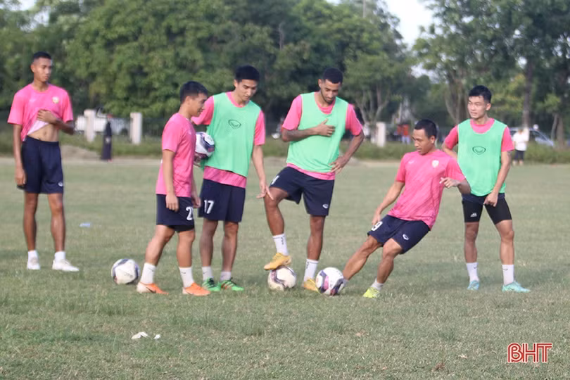 Hồng Lĩnh Hà Tĩnh sẵn sàng cho chuyến làm khách với Viettel khi V.League khởi động lại