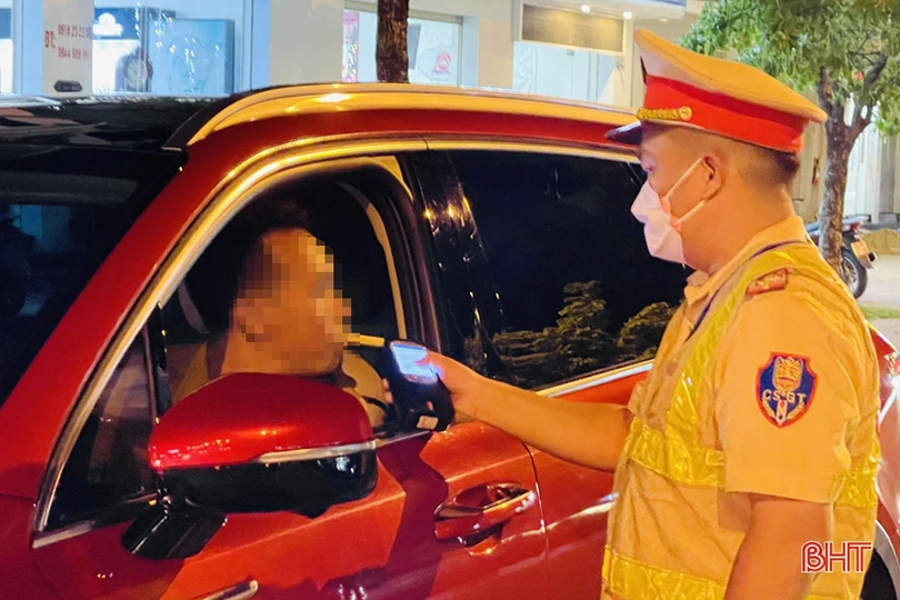 Công an TP Hà Tĩnh “mạnh tay” xử lý lái xe vi phạm nồng độ cồn
