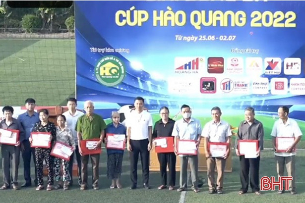 8 đội bóng đá nam tranh cúp Hào Quang 2022