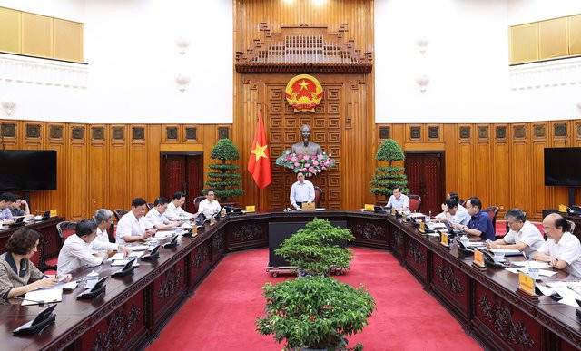 Thủ tướng: Đánh giá chính xác thực trạng, tiếp tục triển khai các giải pháp bảo đảm thuốc và nhân lực y tế - Ảnh 2. Thủ tướng: Bảo đảm thuốc và nhân lực y tế, bảo vệ tính mạng, sức khỏe người dân với trách nhiệm cao nhất