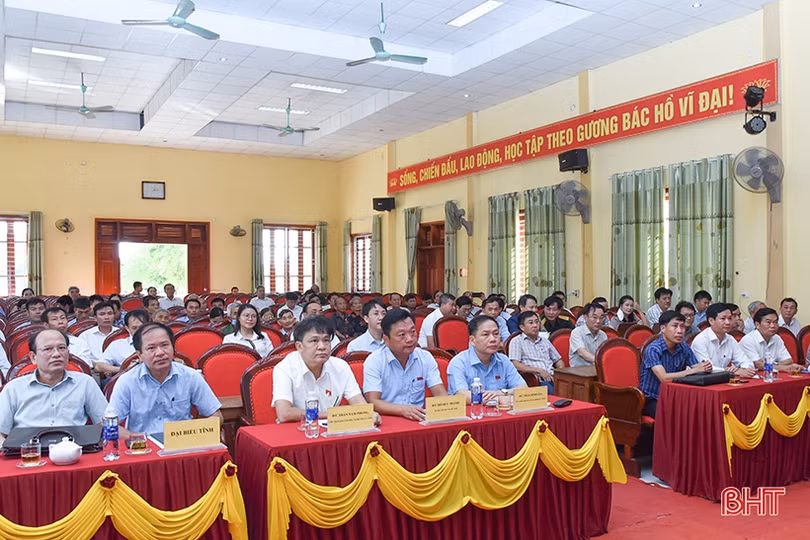 Cử tri huyện Kỳ Anh kiến nghị xem xét quy hoạch mỏ đất ở khu vực đập Mạc Khê