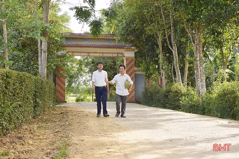 Kết nạp Đảng trong quân ngũ, bí thư chi bộ đưa thôn “rốn lũ” trở thành khu dân cư kiểu mẫu ở Hà Tĩnh