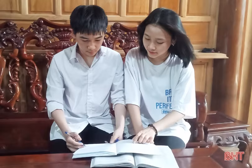 Nam sinh Vũ Quang thủ khoa lớp 10 Tin học Trường THPT Chuyên Hà Tĩnh