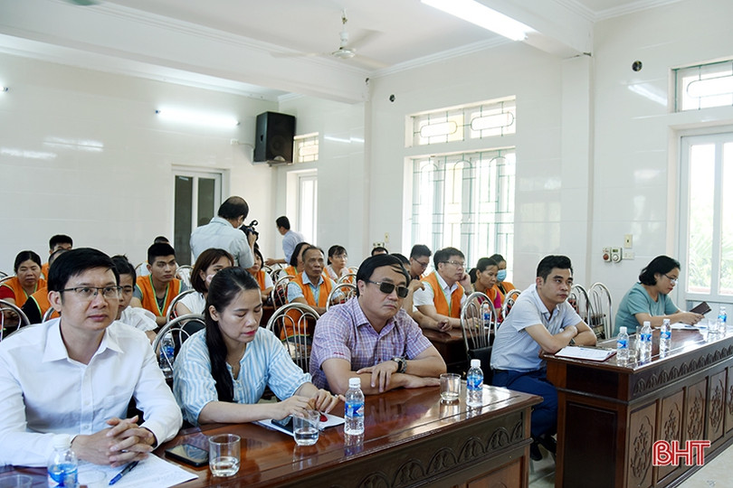 Trang bị kỹ năng sử dụng gậy định hướng cho người mù 5 tỉnh khu vực miền Trung