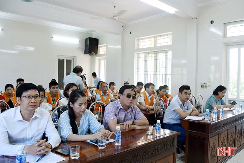 Trang bị kỹ năng sử dụng gậy định hướng cho người mù 5 tỉnh khu vực miền Trung