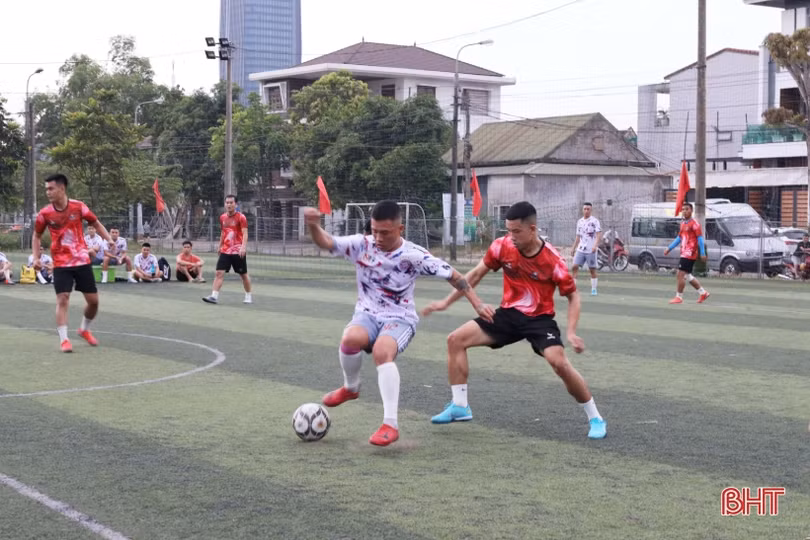Khởi tranh Giải Bóng đá nam phong trào TP Hà Tĩnh mở rộng năm 2022