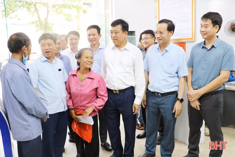 Đoàn công tác kiểm tra Trung tâm Phục vụ hành chính công xã Tiên Điền