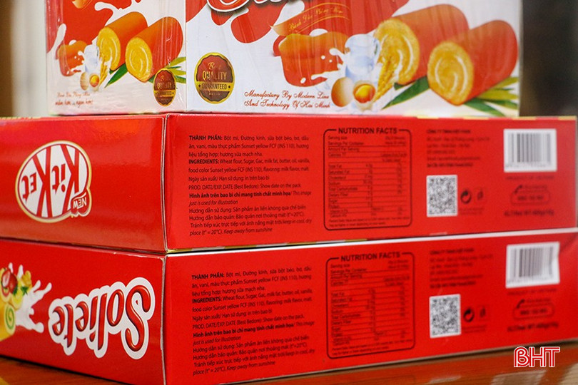 Hai loại bánh giống với 2 thương hiệu nổi tiếng khác nhưng được ghi tên một đơn vị sản xuất. Các thông số về thành phần để làm bánh được in trên 2 hộp hoàn toàn giống nhau. bqbht_br_anh-keo-2.jpg