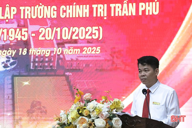 Phó Hiệu trưởng Trường Chính trị Trần Phú - Trần Ánh Dương phát biểu tại buổi gặp mặt. bqbht_br_anh-phat-bieu-dau.jpg