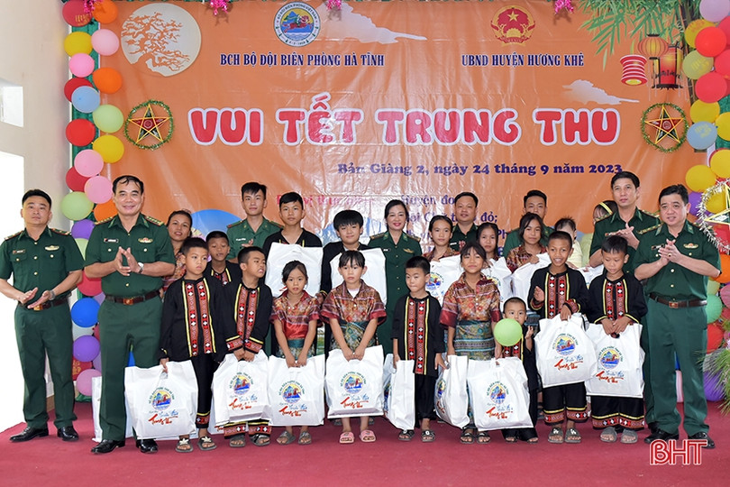 Vui tết Trung thu cùng trẻ em dân tộc Chứt 